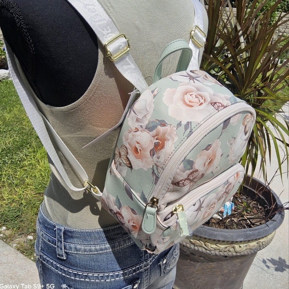 BETSEY JOHNSON SMALL LUV BETSEY BACKPACK - Picture 3 of 4